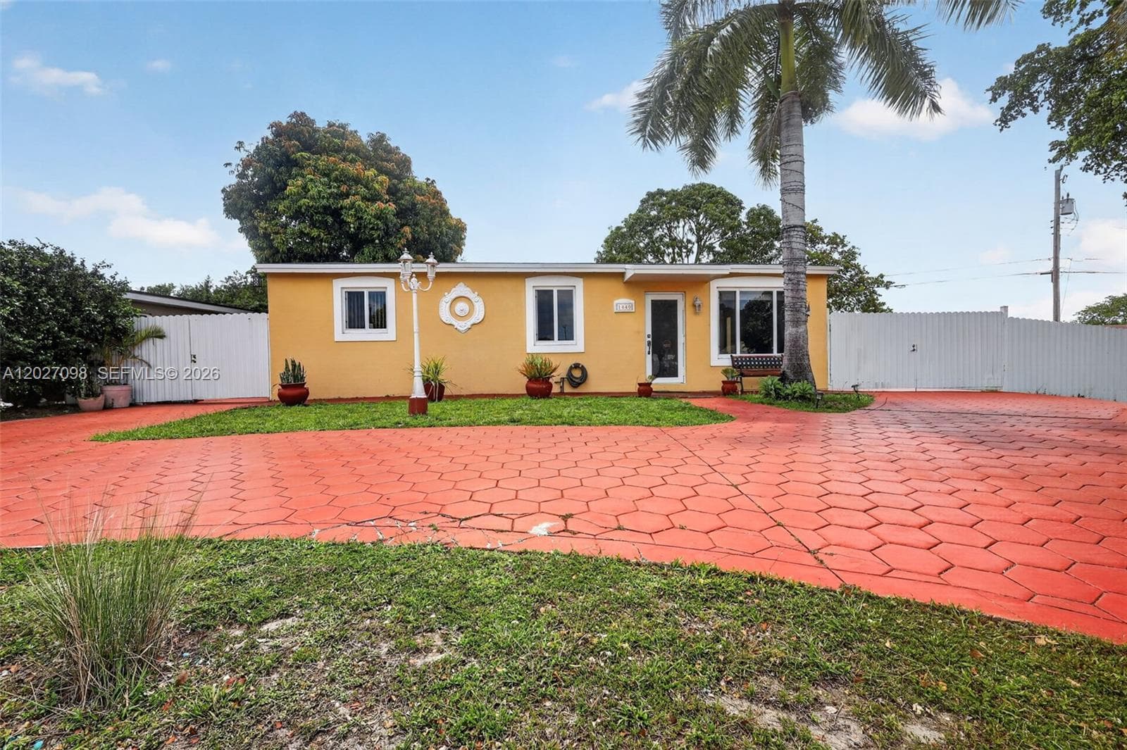 1440 N 68th Ave, Hollywood, FL 33024