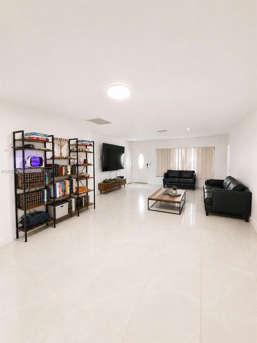 1109 NE 4th Ct, Hallandale Beach, FL 33009 — zdjęcie 3