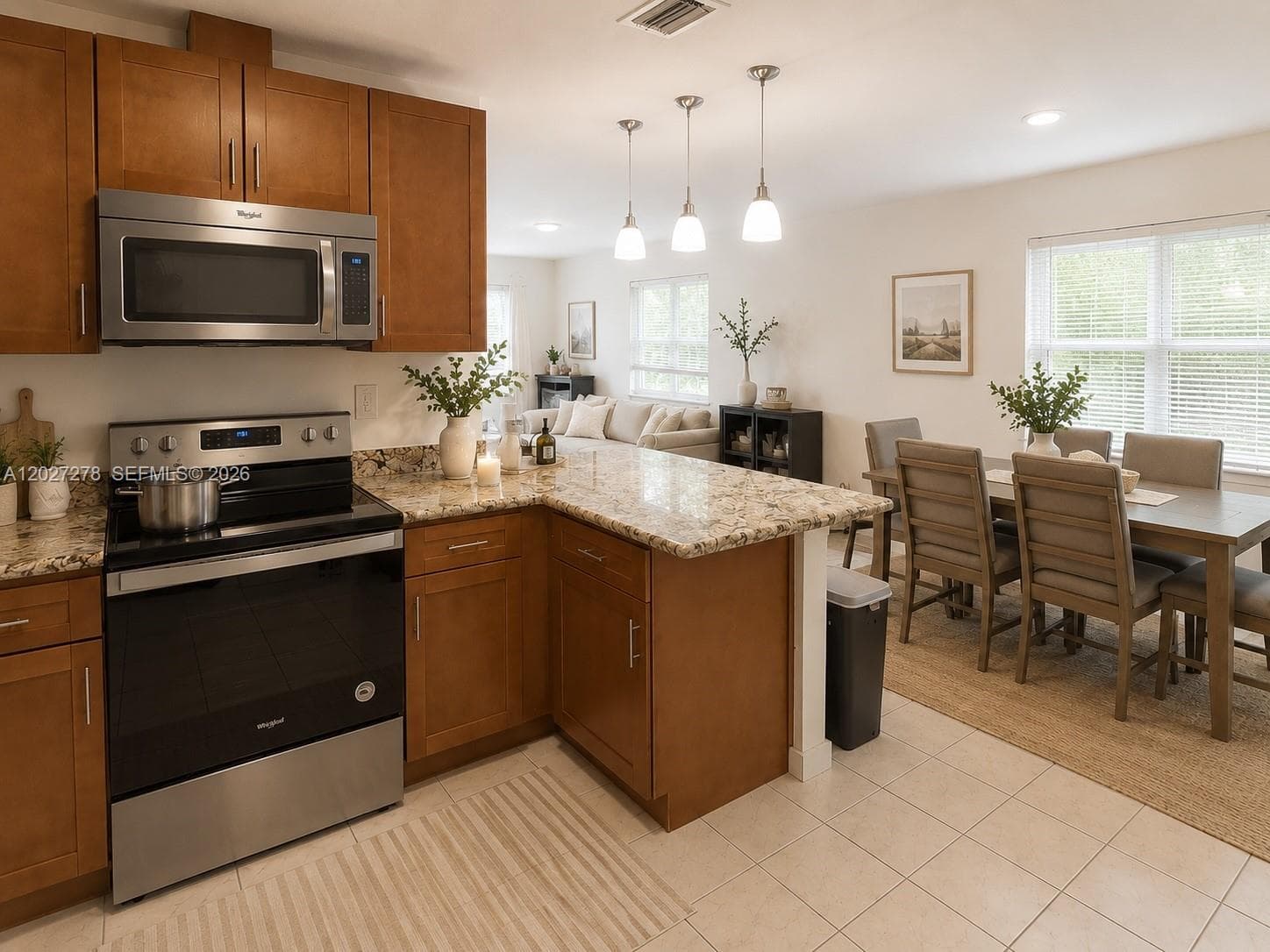 901 NE 2nd St, Hallandale Beach, FL 33009 — zdjęcie 2
