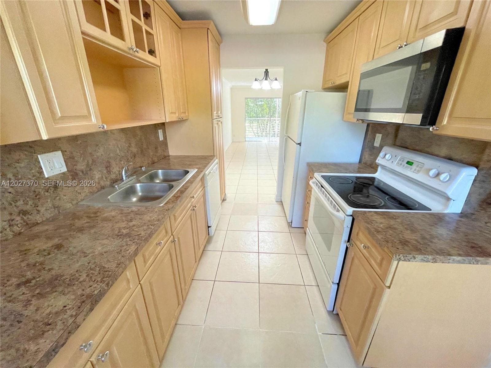 8450 Lagos De Campo Blvd # 206, Tamarac, FL 33321