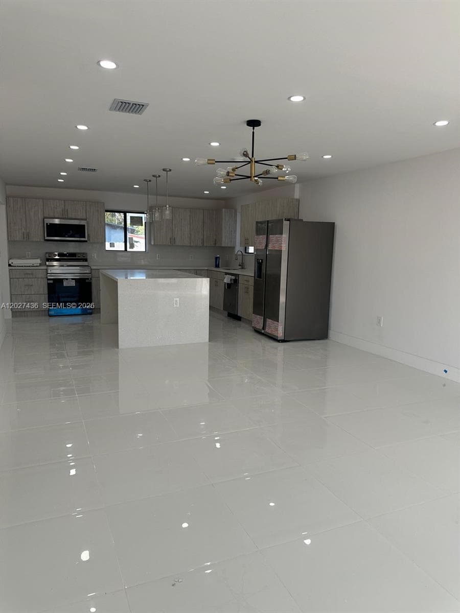 2041 NW 190th Ter, Miami Gardens, FL 33056 — zdjęcie 2