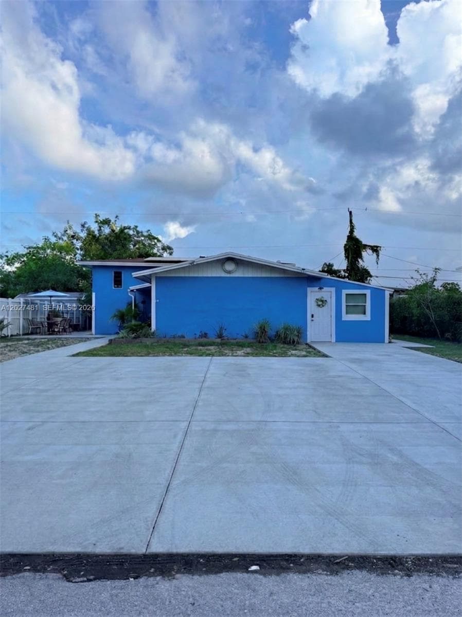1300 NE 203rd St, Miami, FL 33179 — zdjęcie 2