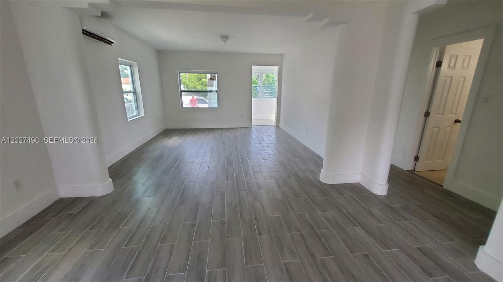 560 NW 53rd St, Miami, FL 33127 — zdjęcie 2