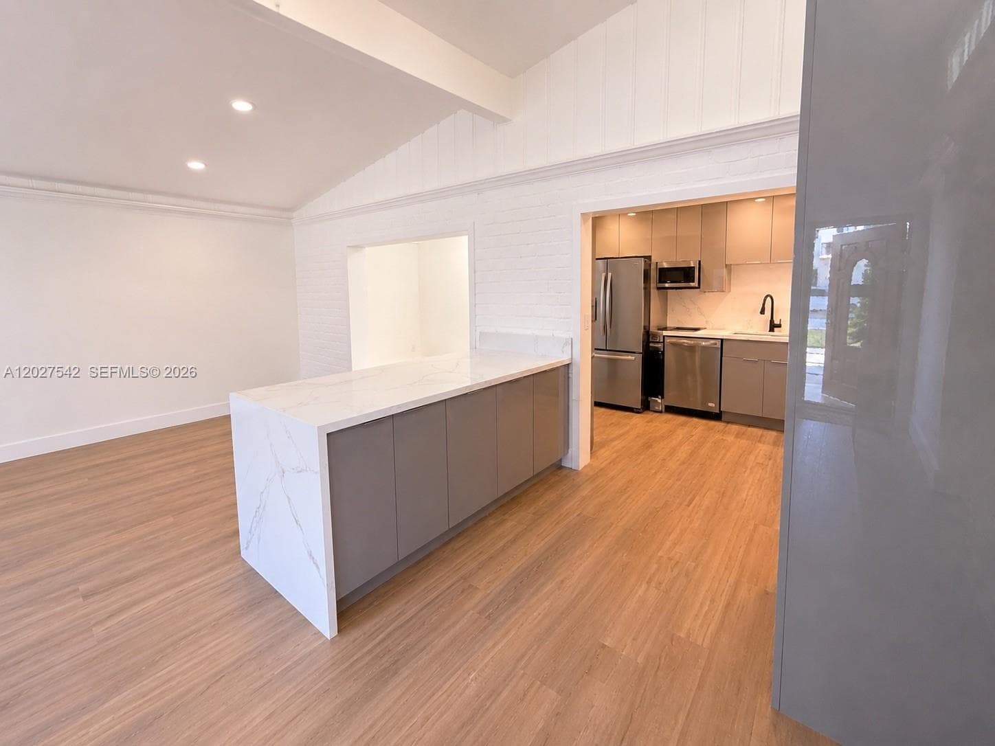 2627 NE 213th St, Miami, FL 33180 — zdjęcie 3