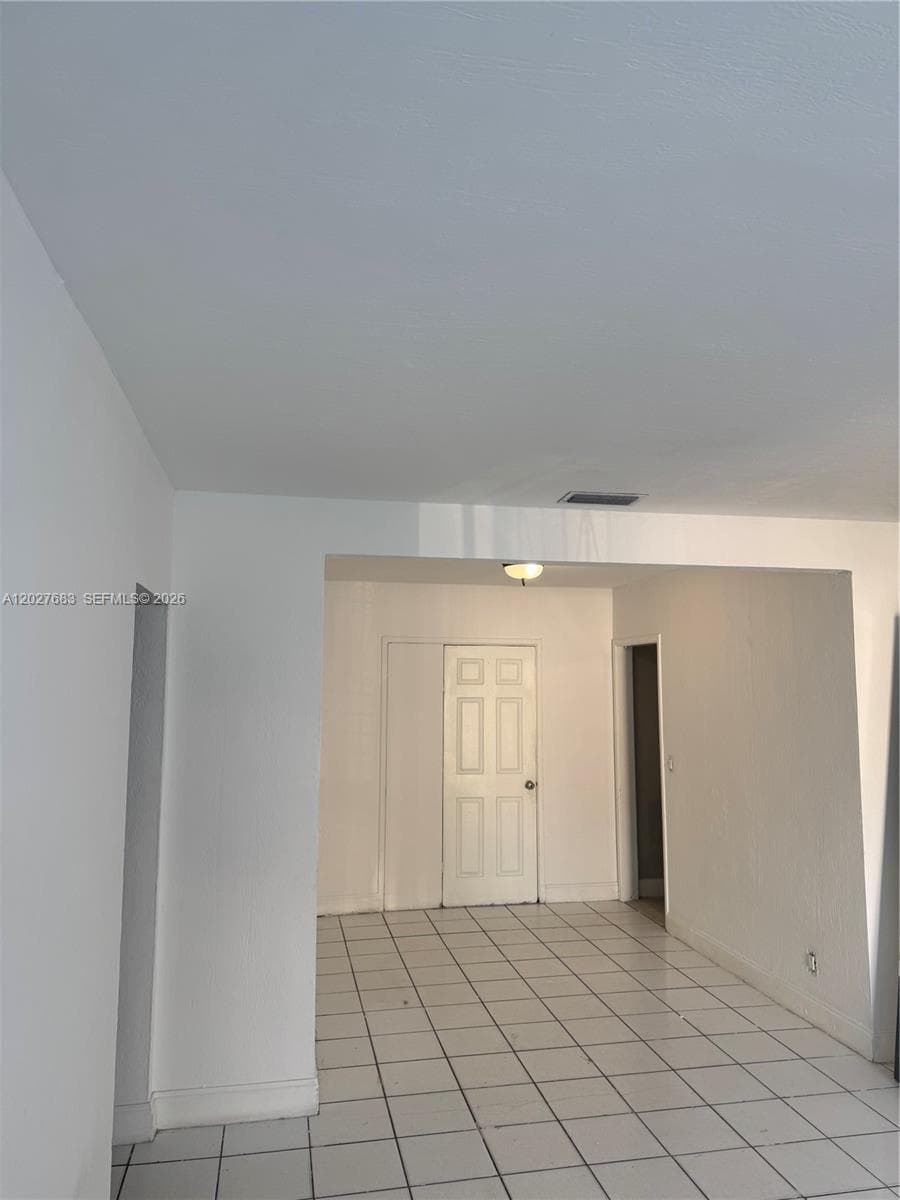 6800 NW 2 CT, Miami, FL 33150 — zdjęcie 3