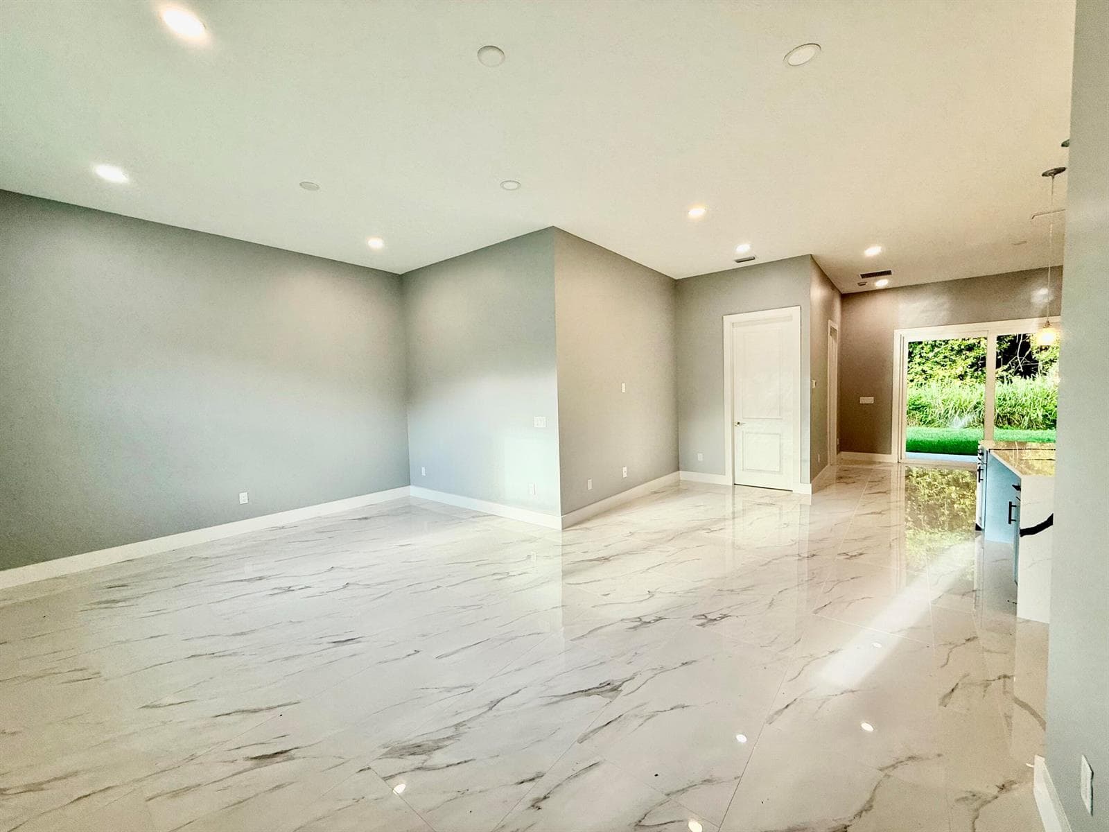 660 NE Moss Rose Place, Port St. Lucie, FL 34983 — zdjęcie 4