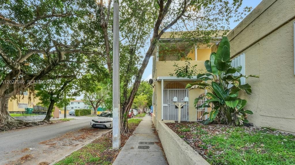 242 SW 15th Ave, Miami, FL 33135 — zdjęcie 2