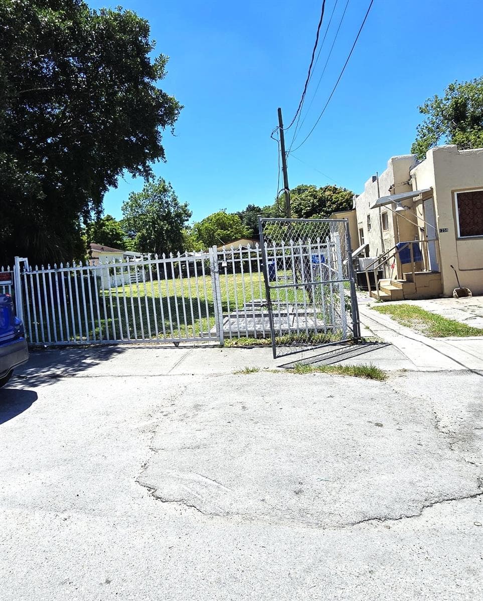 1252 NW 35th Street, Miami, FL 33142 — zdjęcie 3