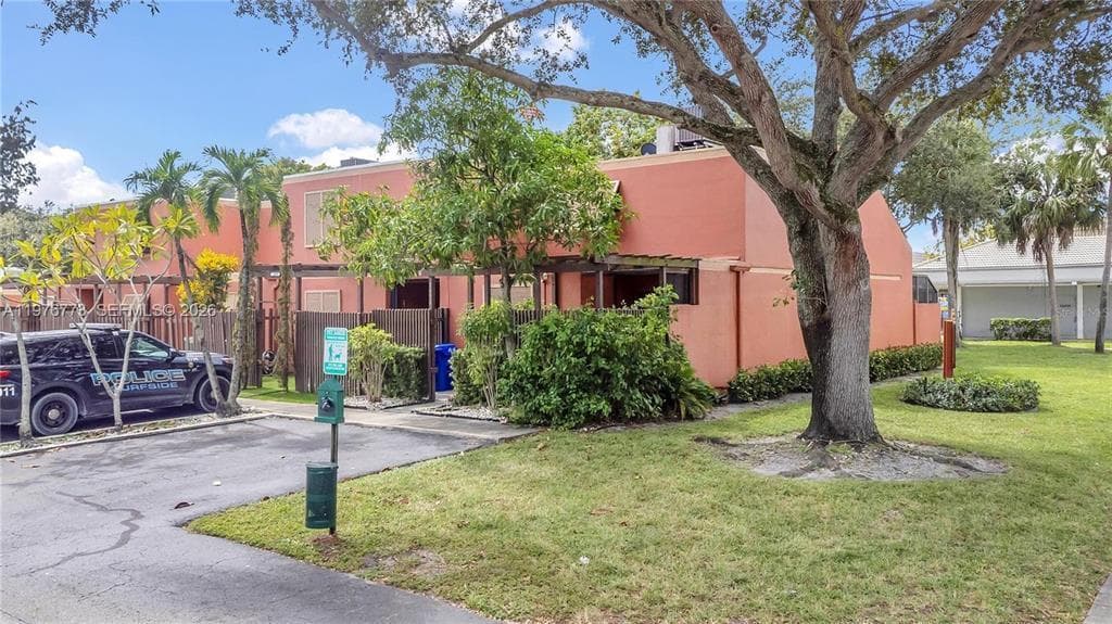 1490 Laguna Lane, Pembroke Pines, FL 33026 — zdjęcie 2