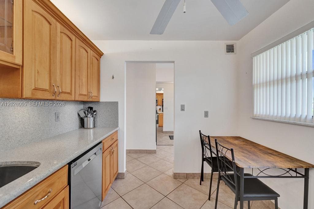 1025 SE 2nd Ave # 208, Dania Beach, FL 33004 — zdjęcie 5