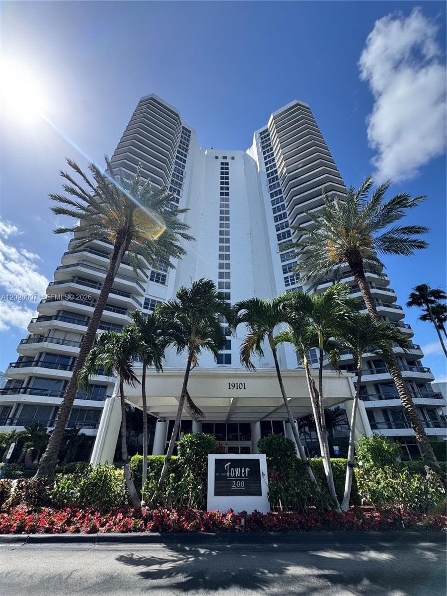Mystic Pointe Tower 300 — zdjęcie 2