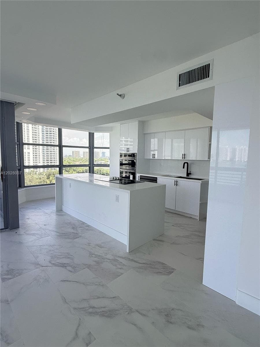 Mystic Pointe Tower 300 — zdjęcie 3