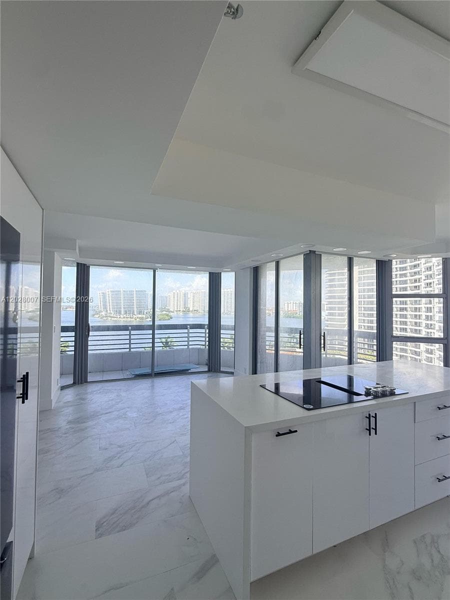 Mystic Pointe Tower 300 — zdjęcie 4