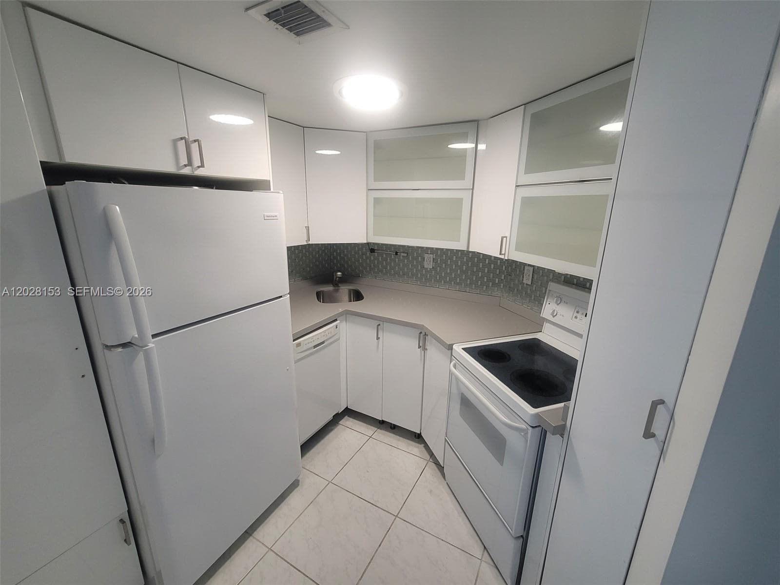 2600 Collins Ave # 411, Miami Beach, FL 33140 — zdjęcie 2