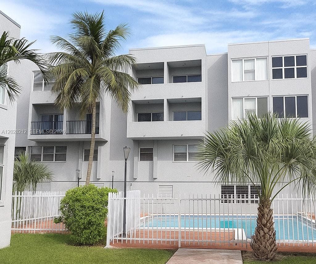 1555 W 44th Pl # 203, Hialeah, FL 33012 — zdjęcie 2