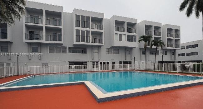 1555 W 44th Pl # 203, Hialeah, FL 33012 — zdjęcie 5