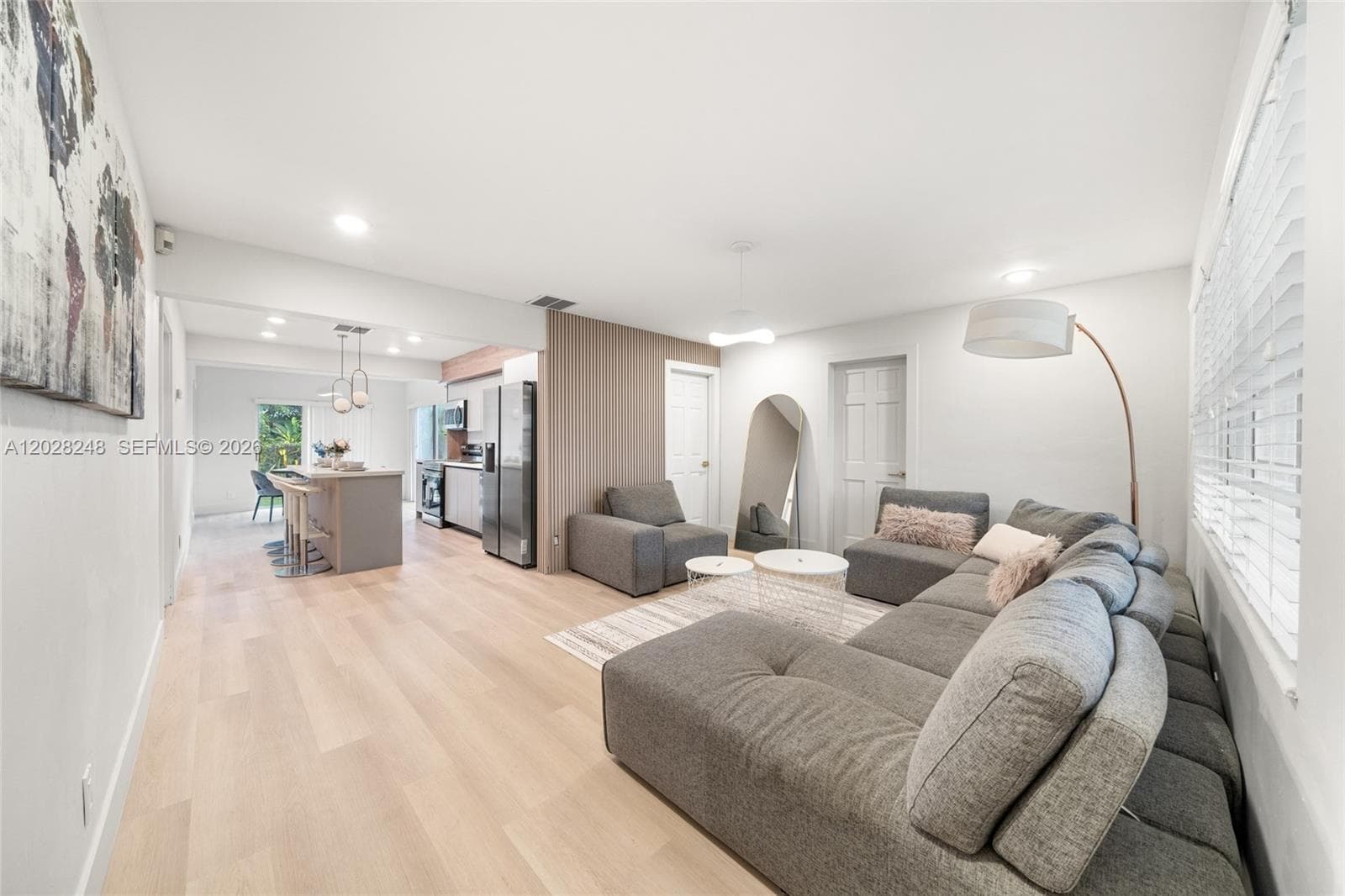 331 NE 42nd Ct, Oakland Park, FL 33334 — zdjęcie 2