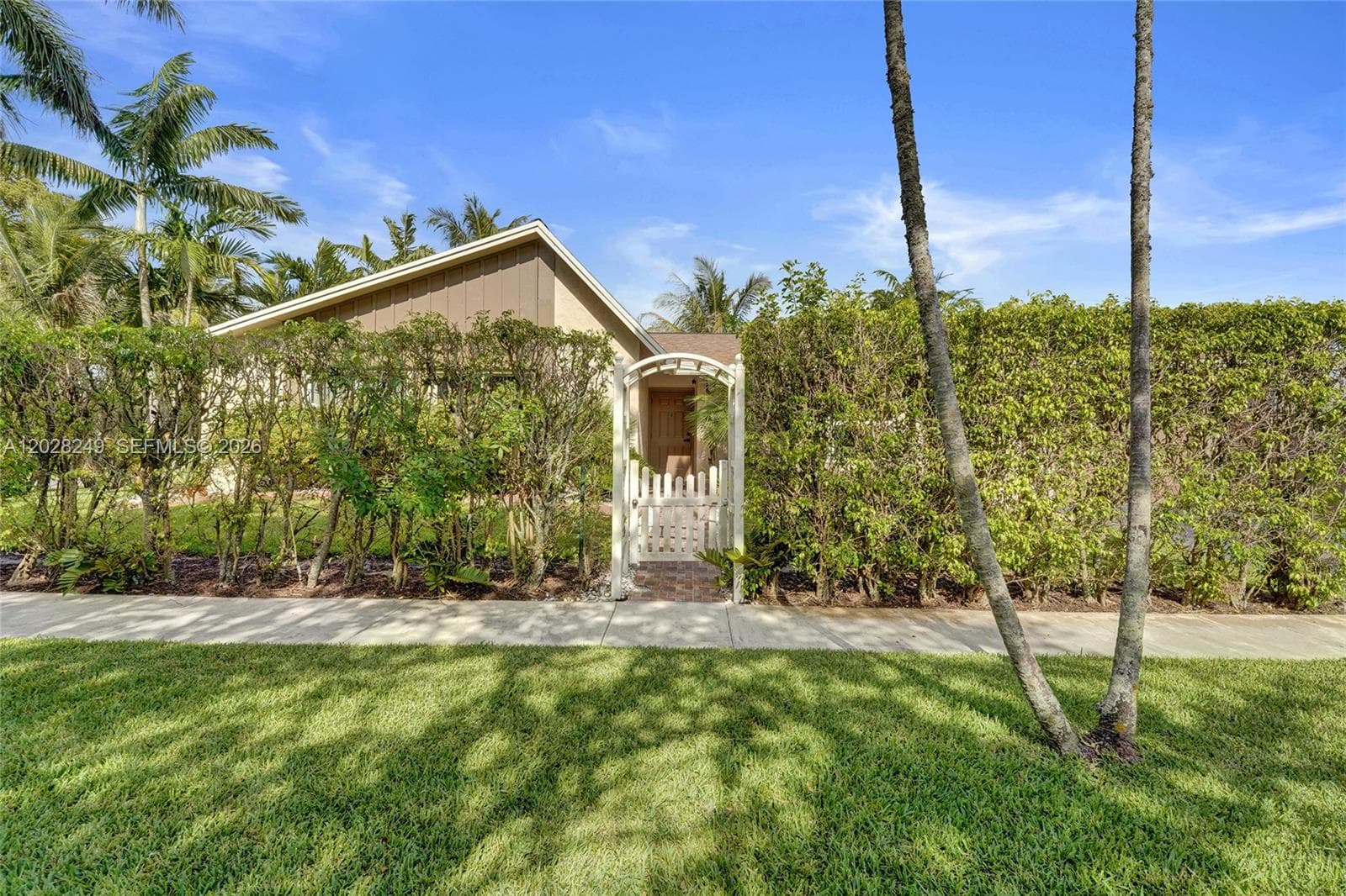 417 SE 4th St, Dania Beach, FL 33004 — zdjęcie 3