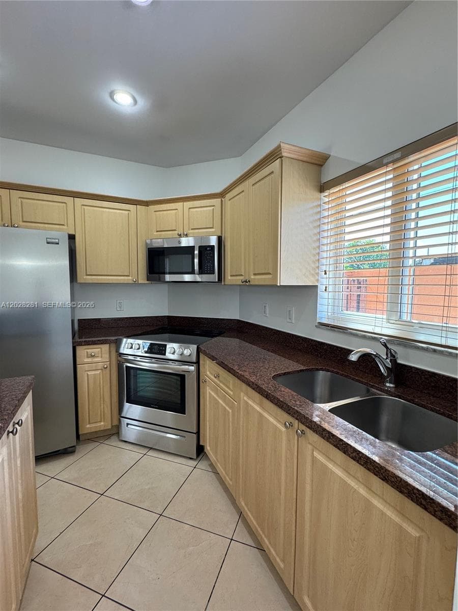 6004 SW 8th St # 2, West Miami, FL 33144 — zdjęcie 3