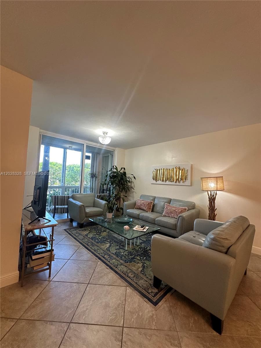 9755 NW 52nd St # 219, Doral, FL 33178 — zdjęcie 4