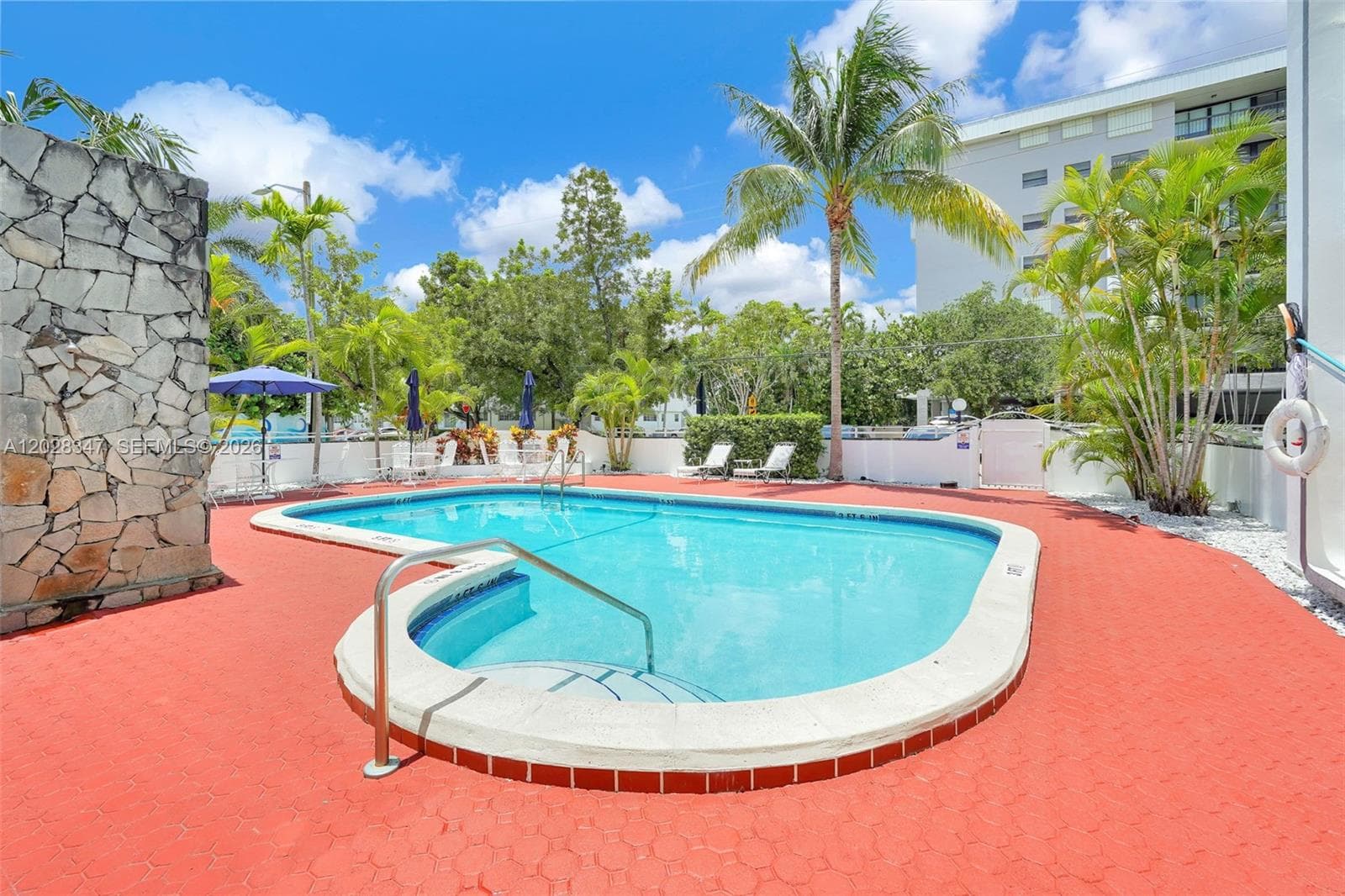 1075 93rd St # 207, Bay Harbor Islands, FL 33154 — zdjęcie 3