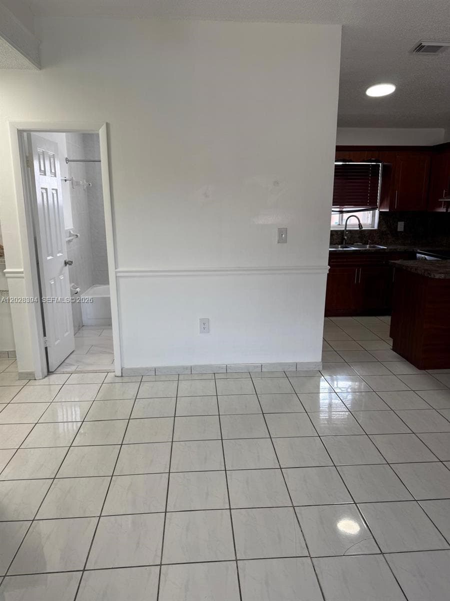 2212 W 74th St # 201-28, Hialeah, FL 33016 — zdjęcie 4