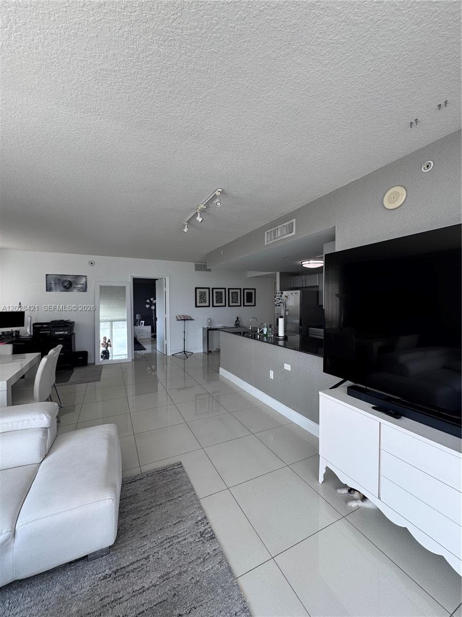 1861 NW S River Dr # 906, Miami, FL 33125 — zdjęcie 5