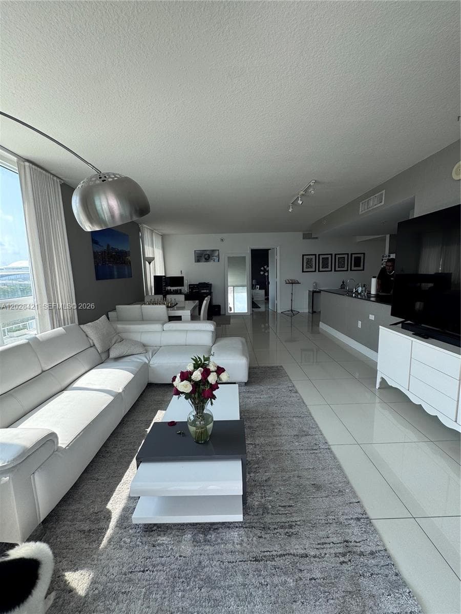 1861 NW S River Dr # 906, Miami, FL 33125 — zdjęcie 4