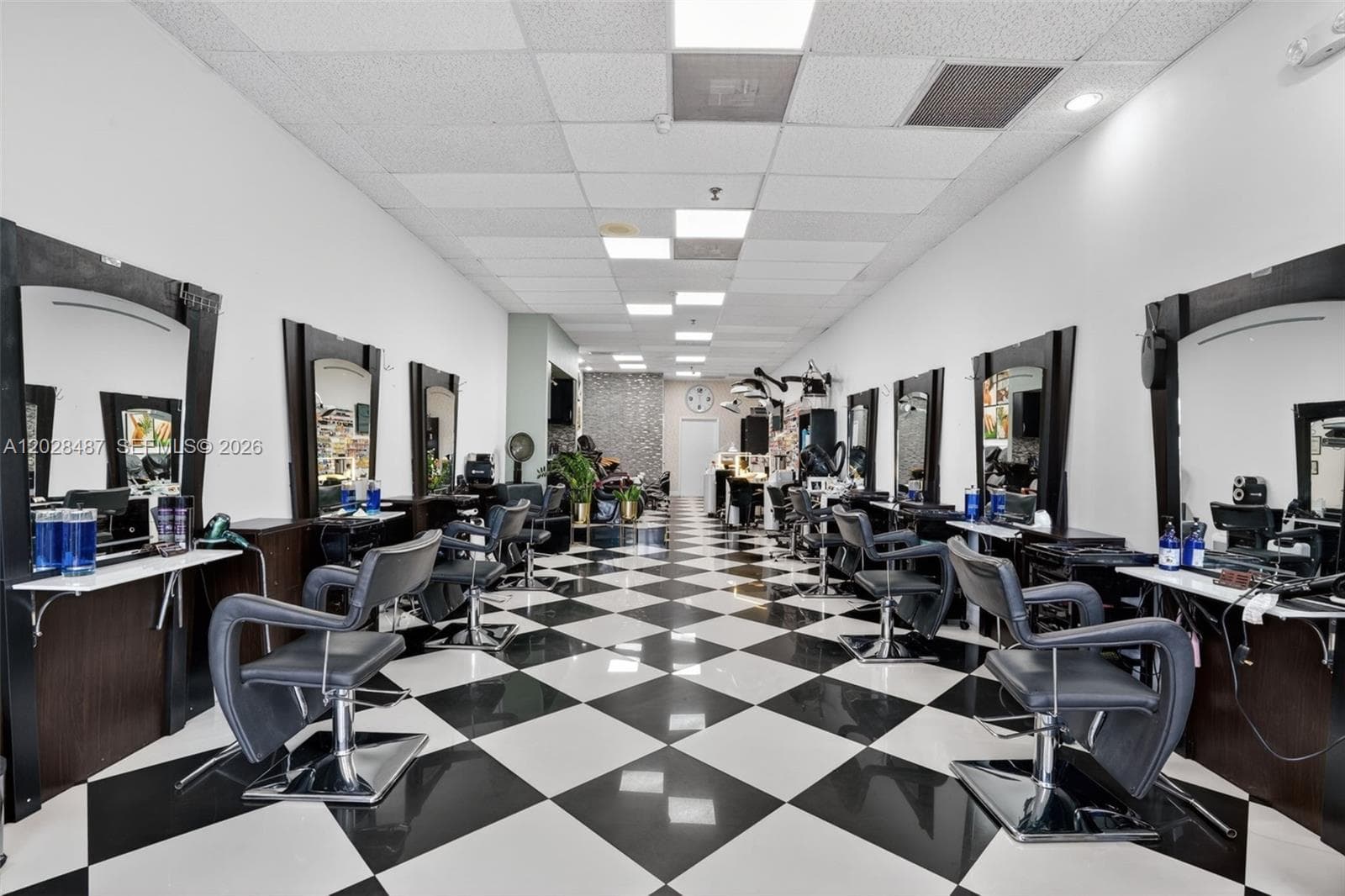 Turnkey Beauty Salon For Sale in Heart of Kendall, Kendall, FL 33193 — zdjęcie 3