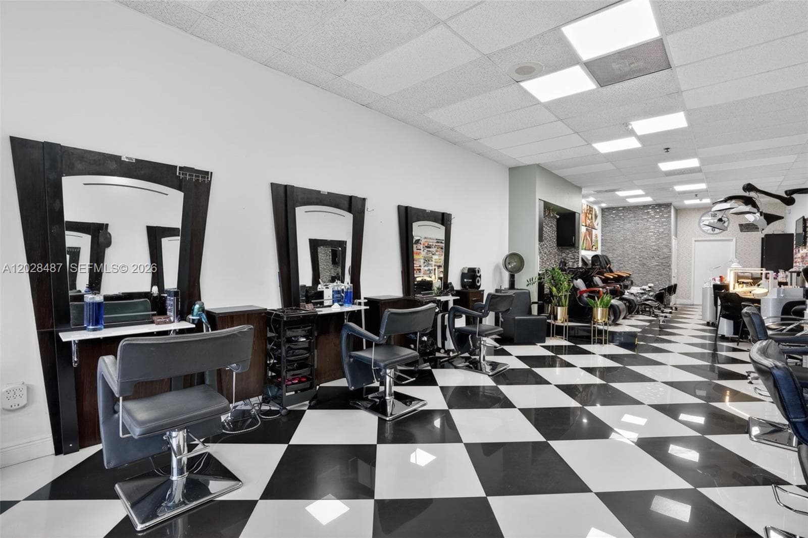 Turnkey Beauty Salon For Sale in Heart of Kendall, Kendall, FL 33193 — zdjęcie 5