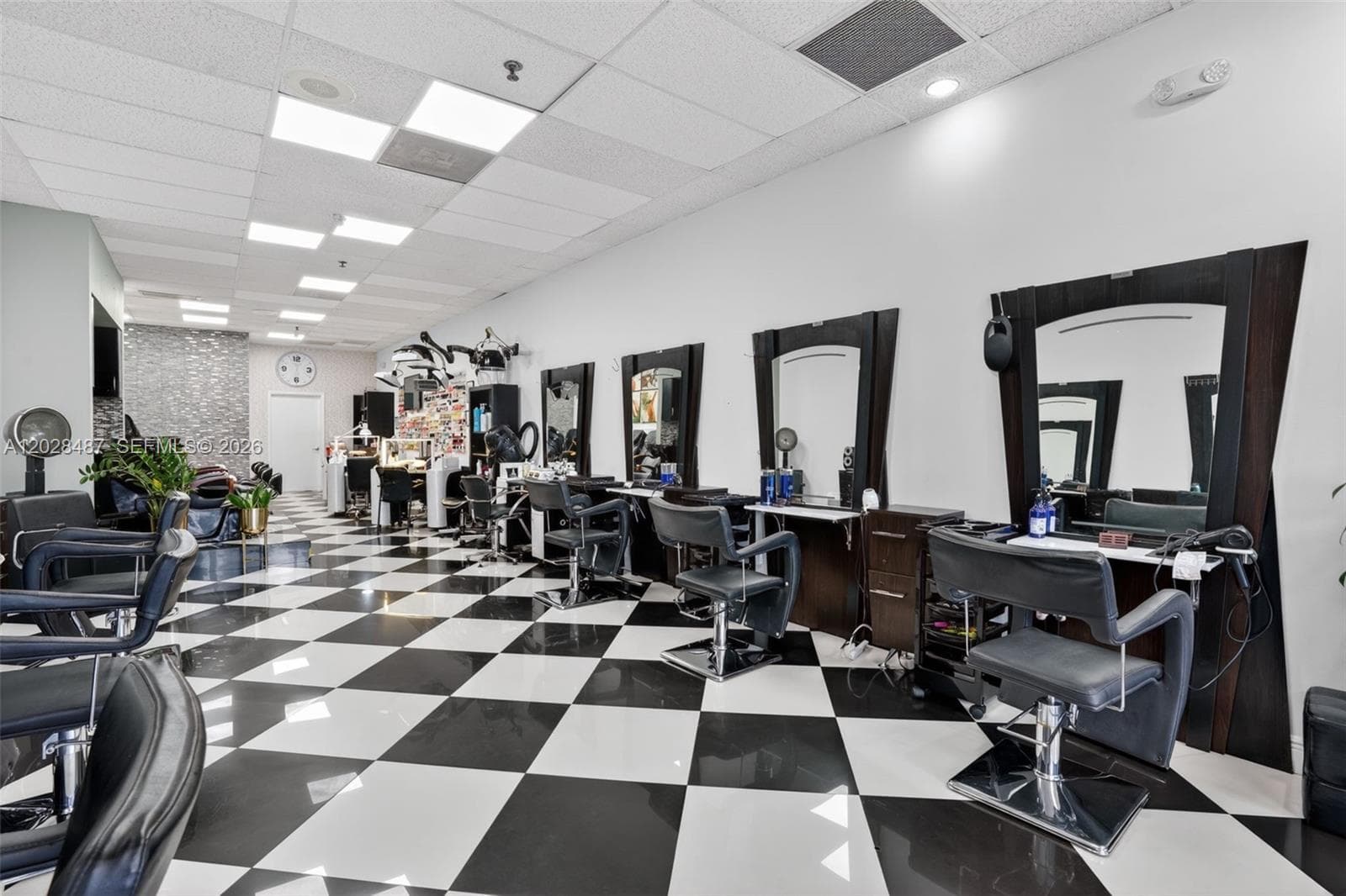 Turnkey Beauty Salon For Sale in Heart of Kendall, Kendall, FL 33193 — zdjęcie 4