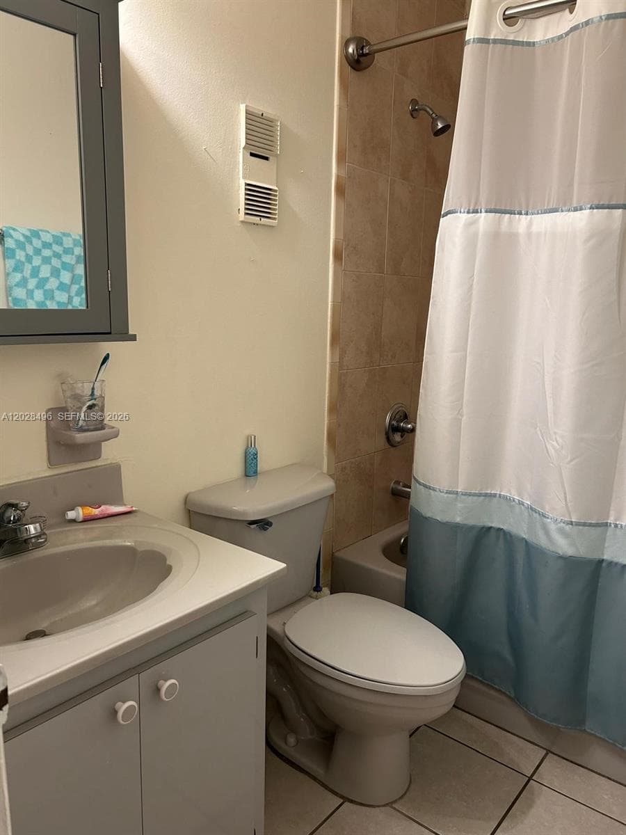 7033 NW 169th St, Hialeah, FL 33015 — zdjęcie 4