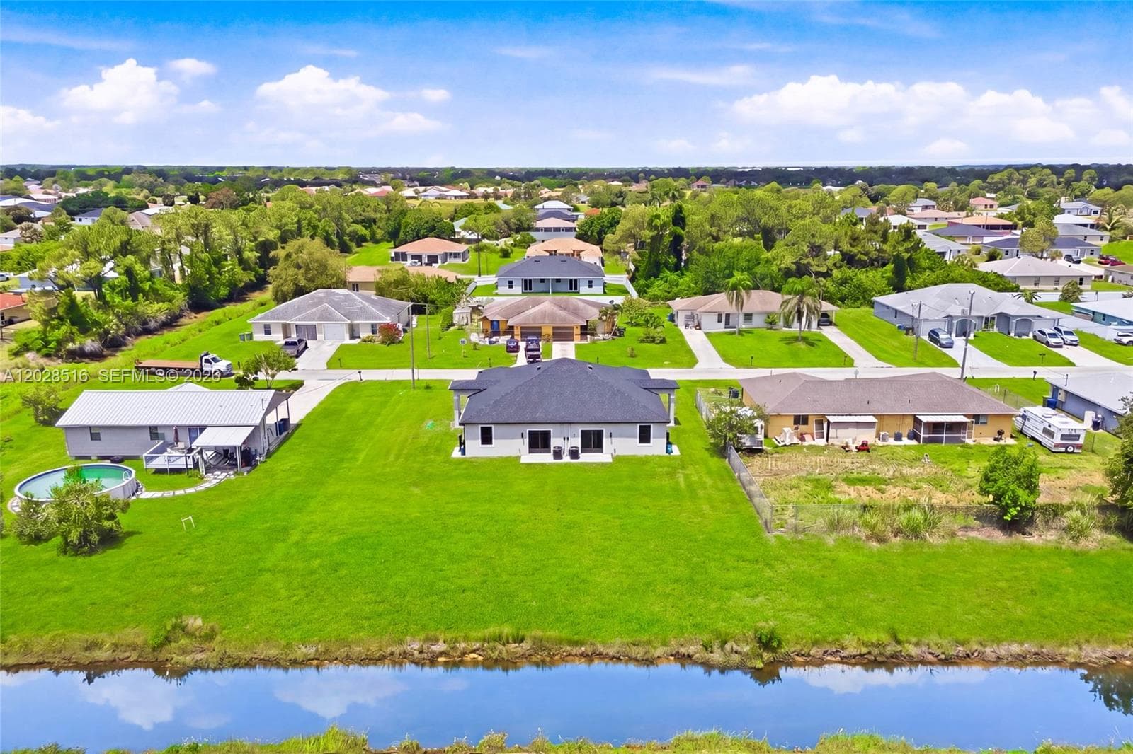 225/227 Hightower AVE S, Lehigh Acres, FL 33973 — zdjęcie 2