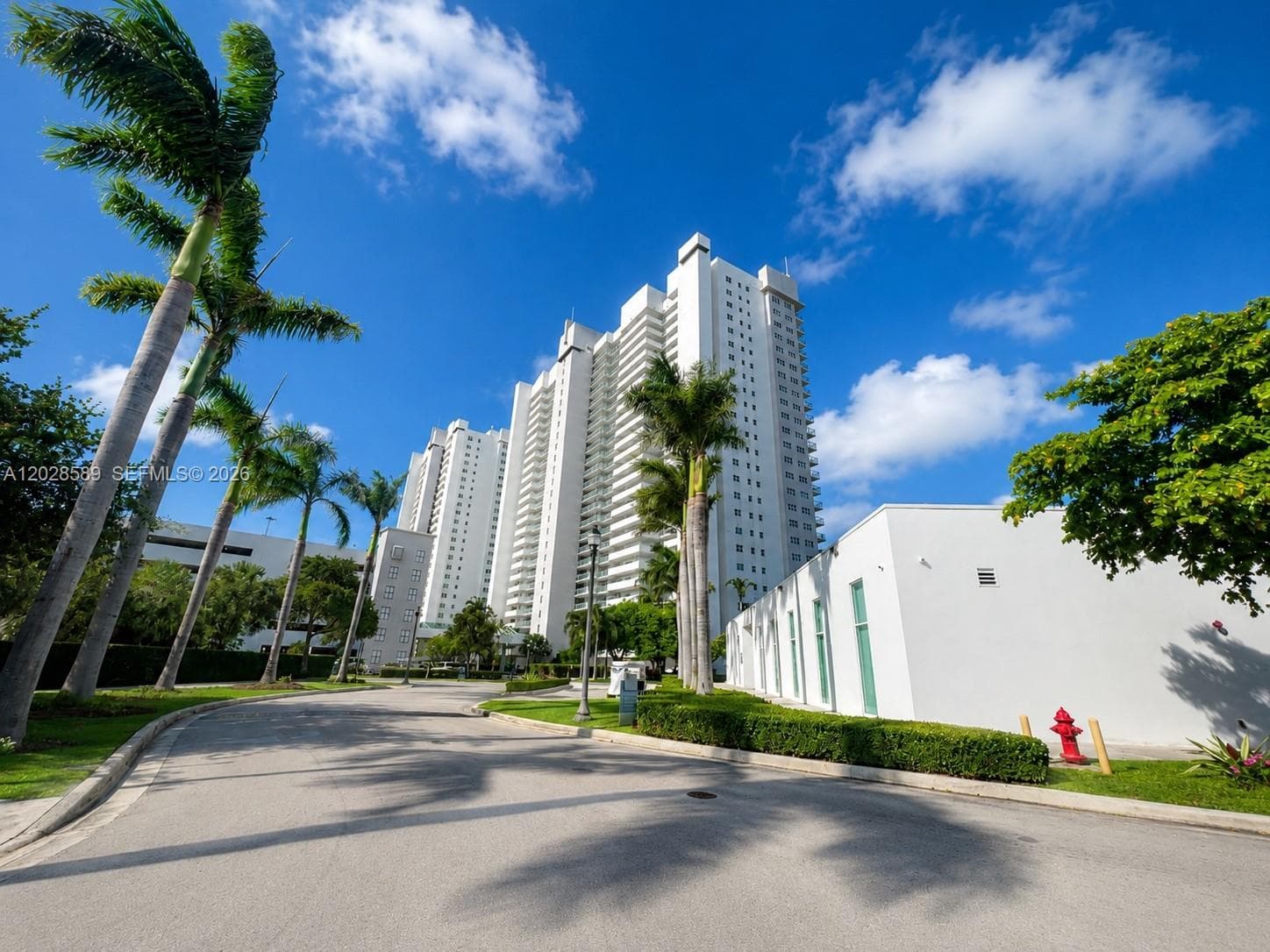 14951 Royal Oaks Ln # 2002, North Miami, FL 33181 — zdjęcie 3