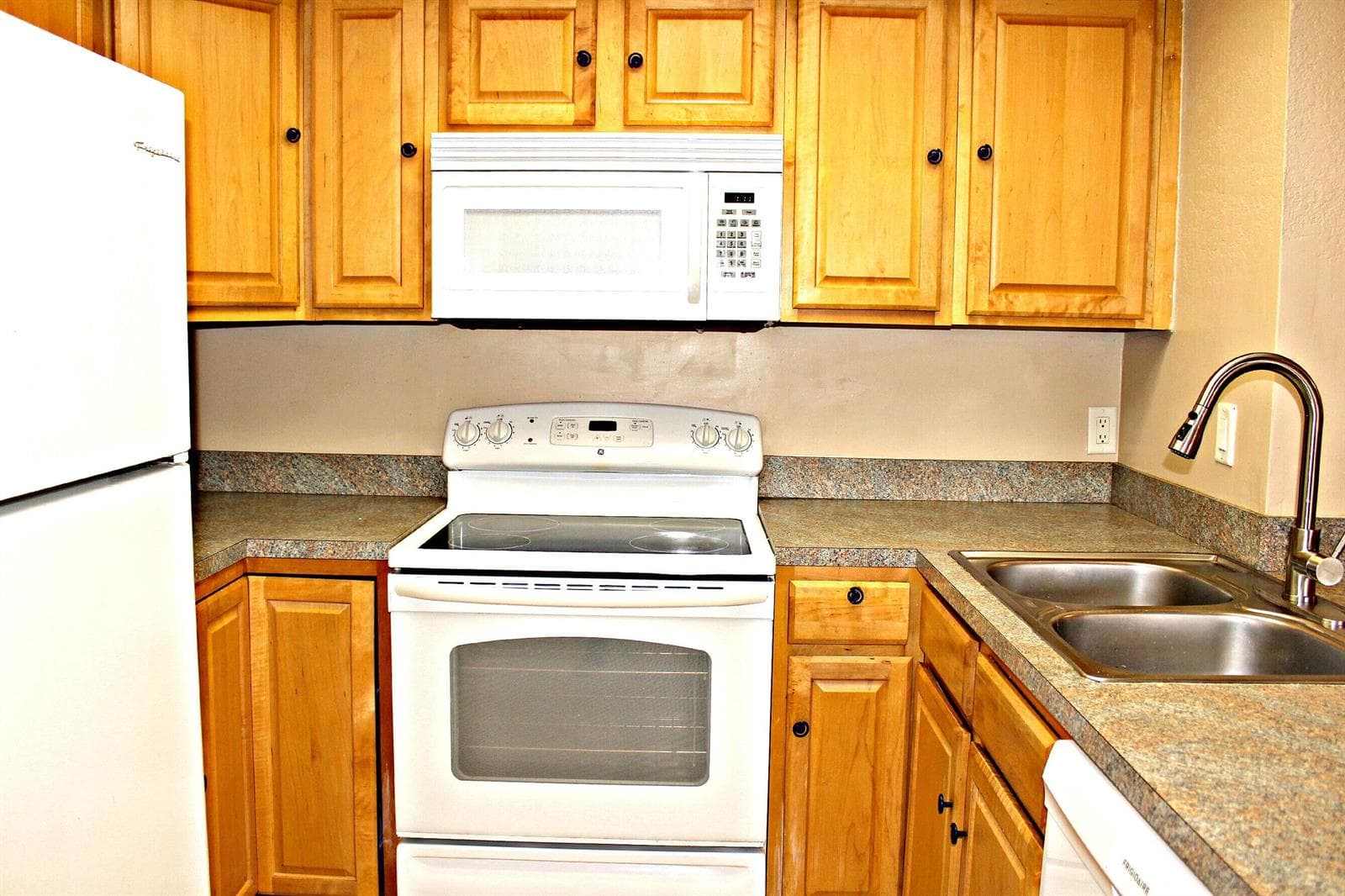 1500 SE Royal Green Circle # 102, Port St. Lucie, FL 34952 — zdjęcie 4