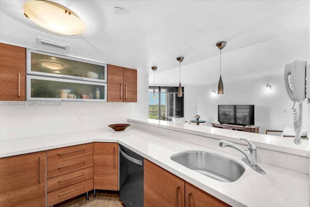2000 Towerside Ter # 908, Miami, FL 33138 — zdjęcie 2