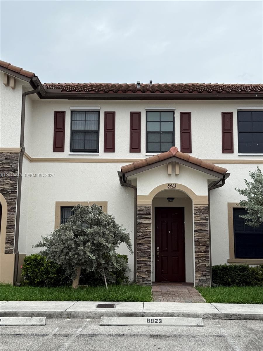8923 W 35th Ave, Hialeah, FL 33018 — zdjęcie 2