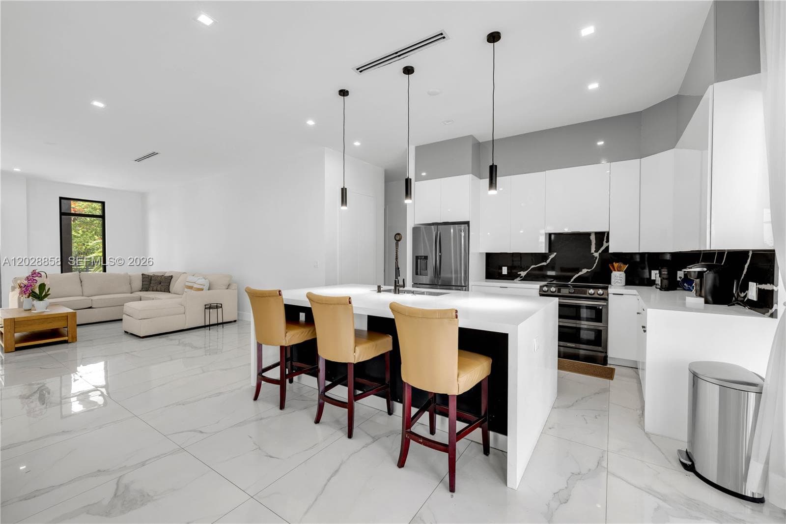 152 NW 165th St, Miami, FL 33169 — zdjęcie 2