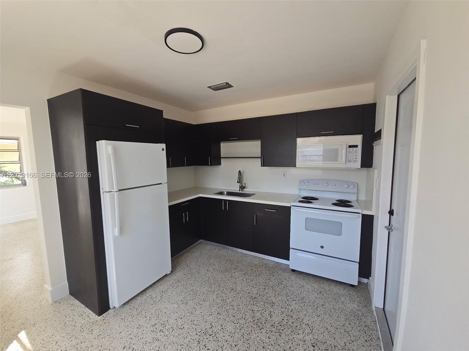 3435 NW 4th St, Miami, FL 33125 — zdjęcie 2