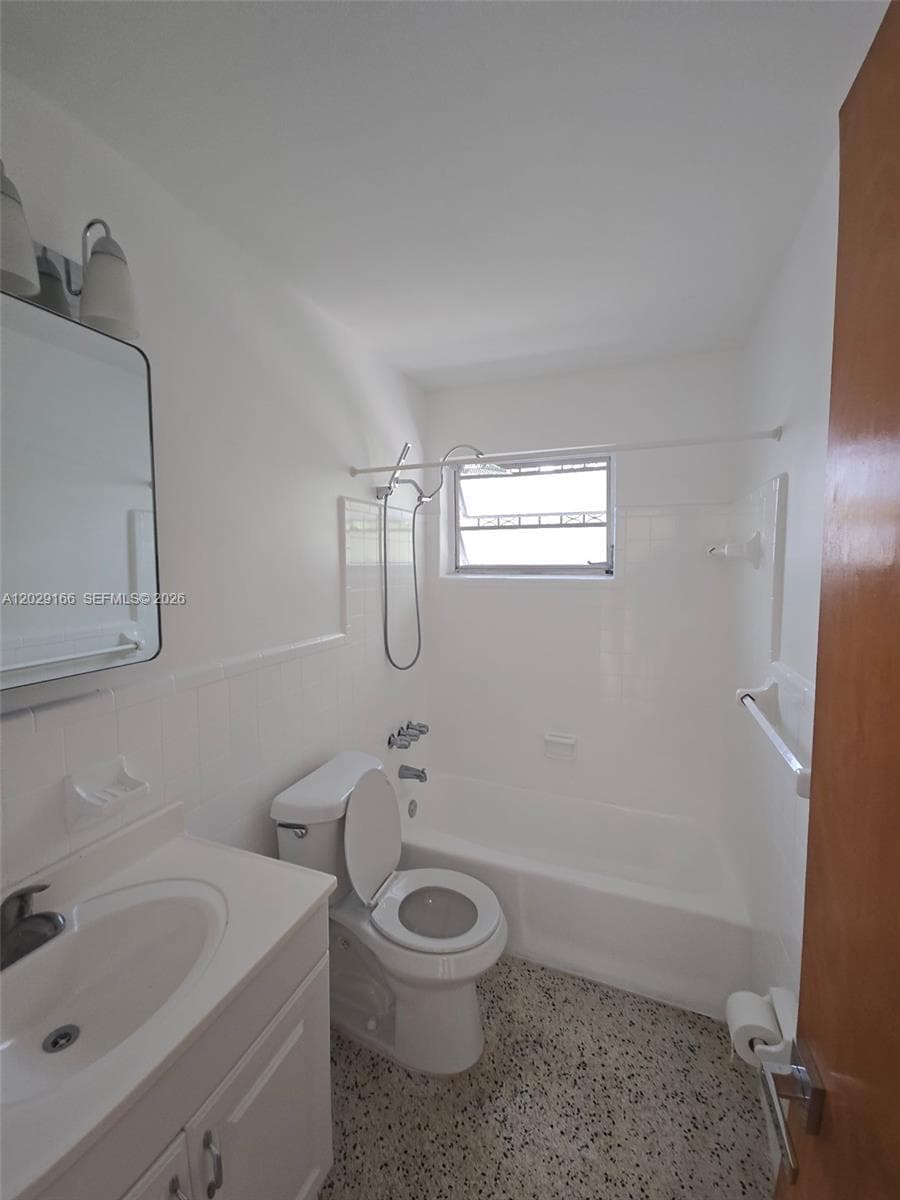 3435 NW 4th St, Miami, FL 33125 — zdjęcie 3