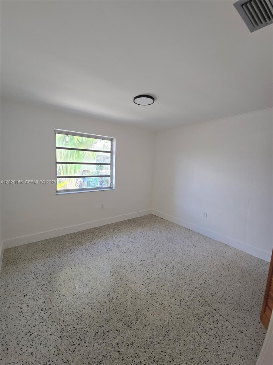 3435 NW 4th St, Miami, FL 33125 — zdjęcie 4