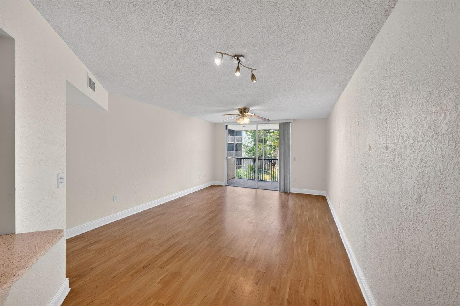 8353 Lake Drive # 204, Doral, FL 33166 — zdjęcie 2
