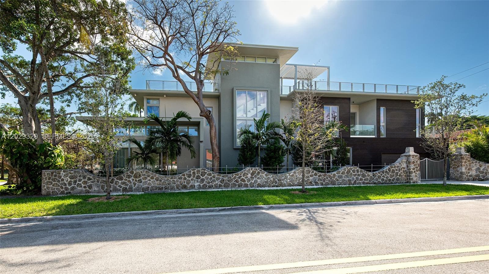 2100 S Miami Ave, Miami, FL 33129 — zdjęcie 2