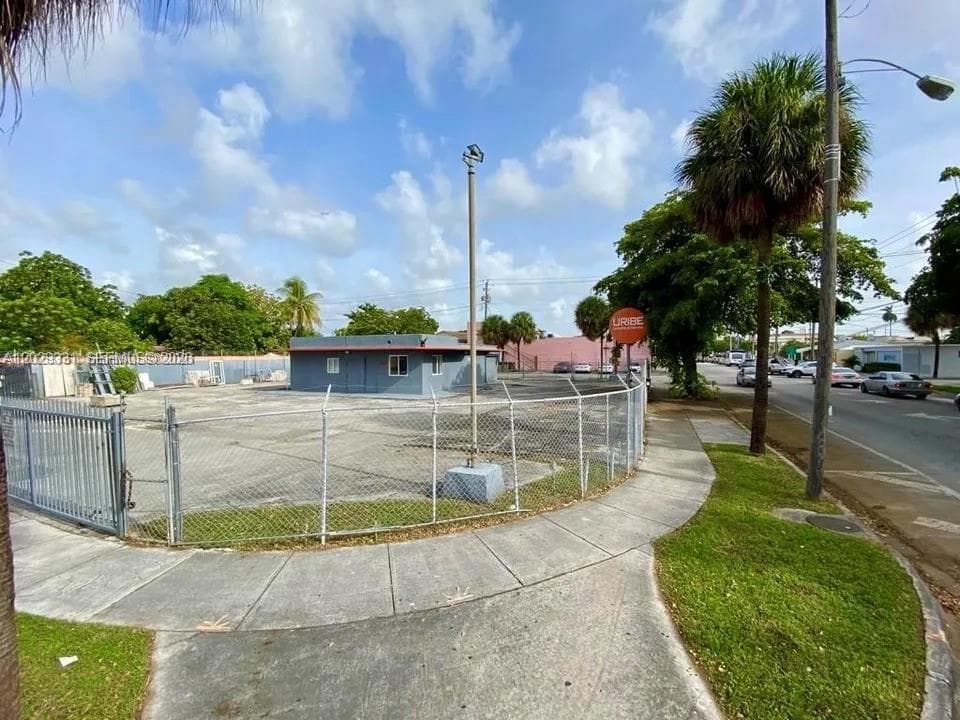 1910 NW 17th Ave, Miami, FL 33125 — zdjęcie 2