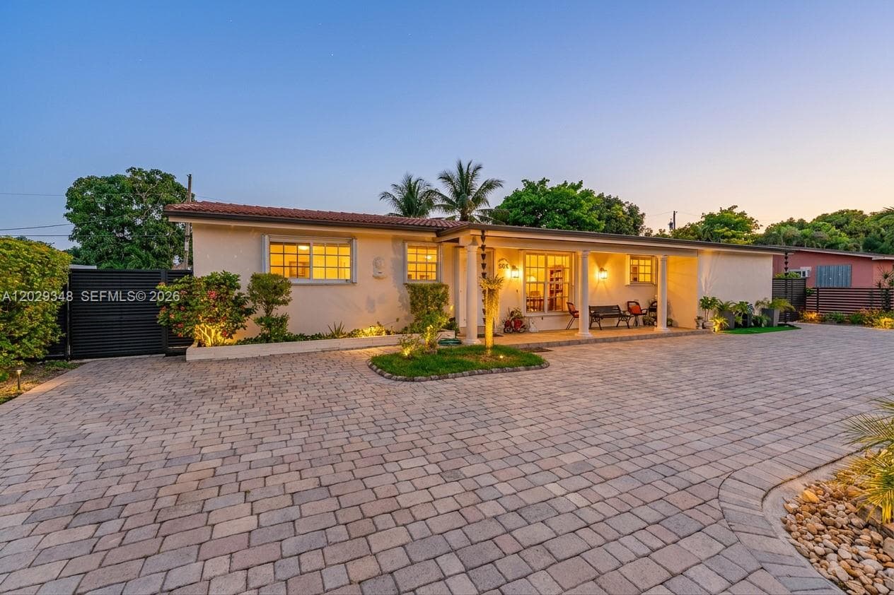 884 W 72nd Pl, Hialeah, FL 33014 — zdjęcie 2