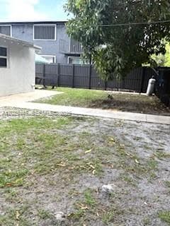 7640 NE 3rd Pl, Miami, FL 33138 — zdjęcie 3