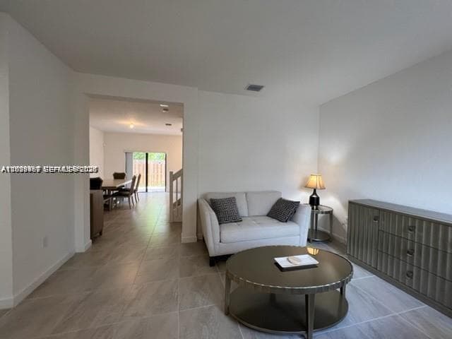 327 NE 208th Ter, Miami, FL 33179 — zdjęcie 3