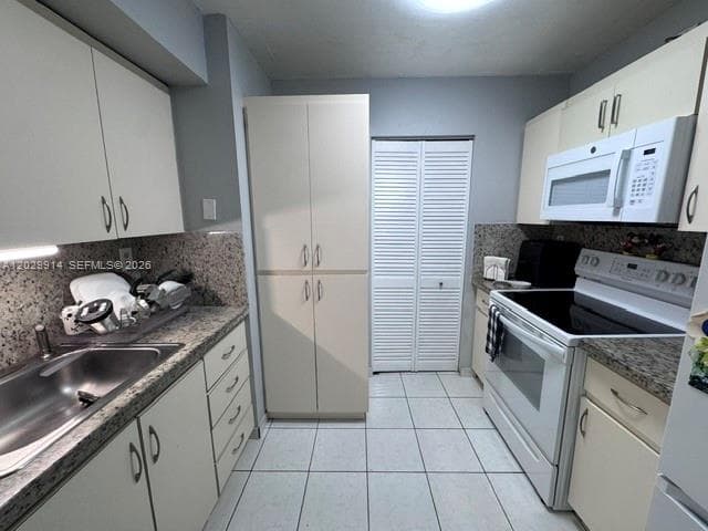 11780 SW 18th St # 428-2, Miami, FL 33175 — zdjęcie 3