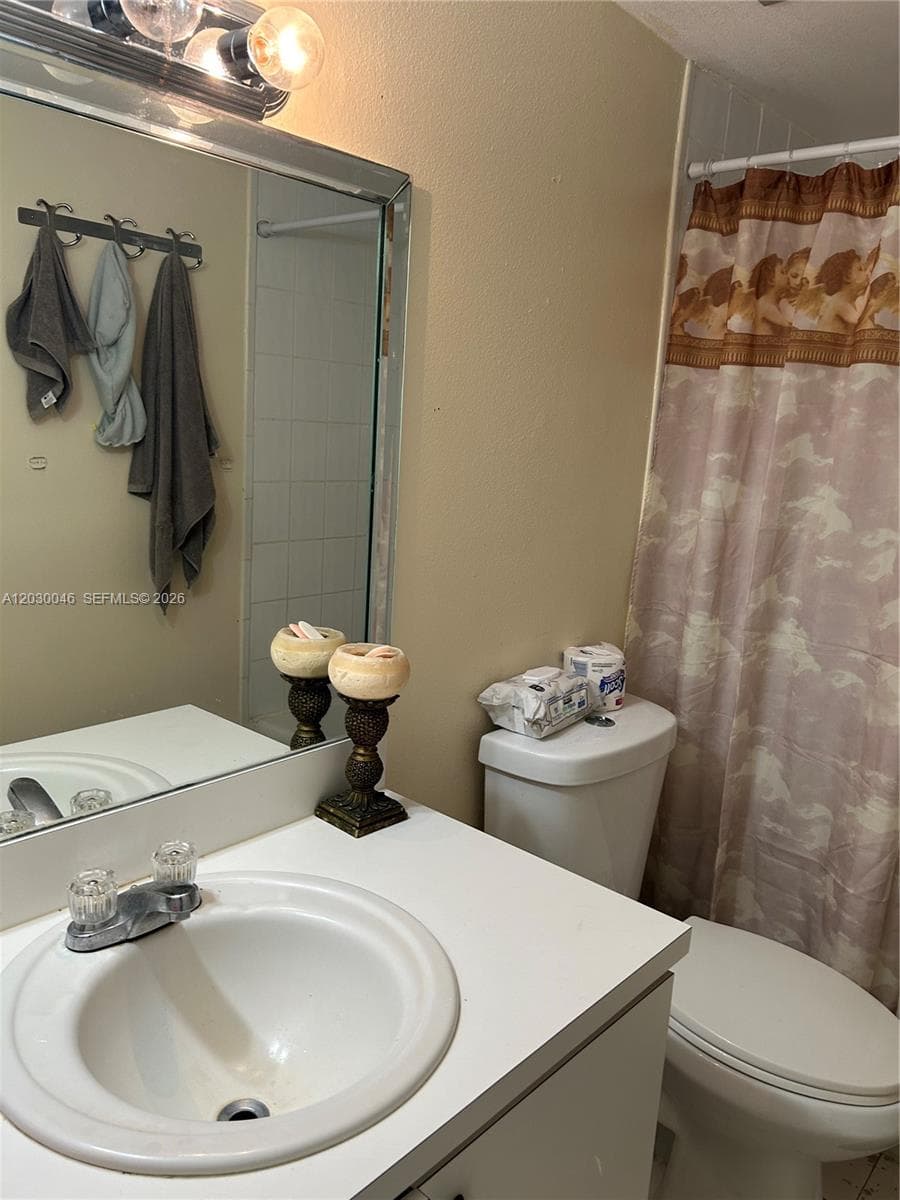 18051 NW 68th Ave # K104, Hialeah, FL 33015 — zdjęcie 2