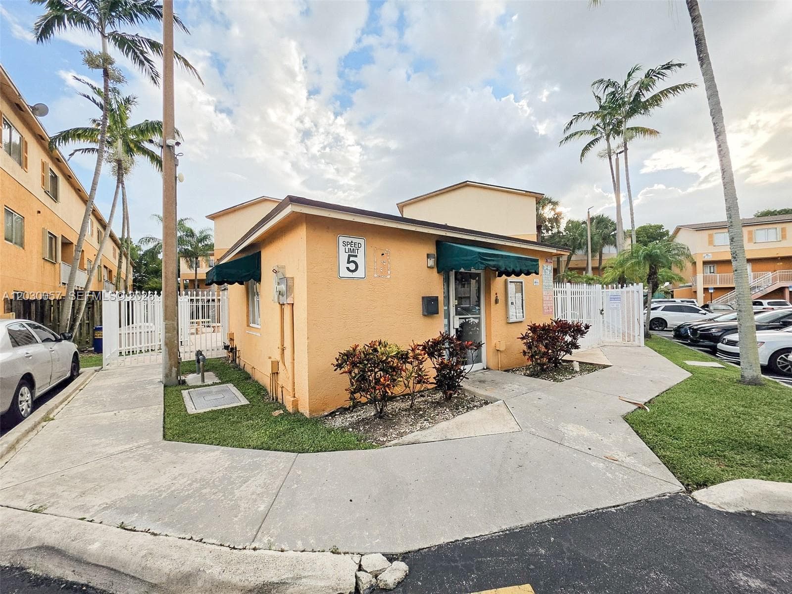 6235 Kendale Lakes Cir # 236, Miami, FL 33183 — zdjęcie 2